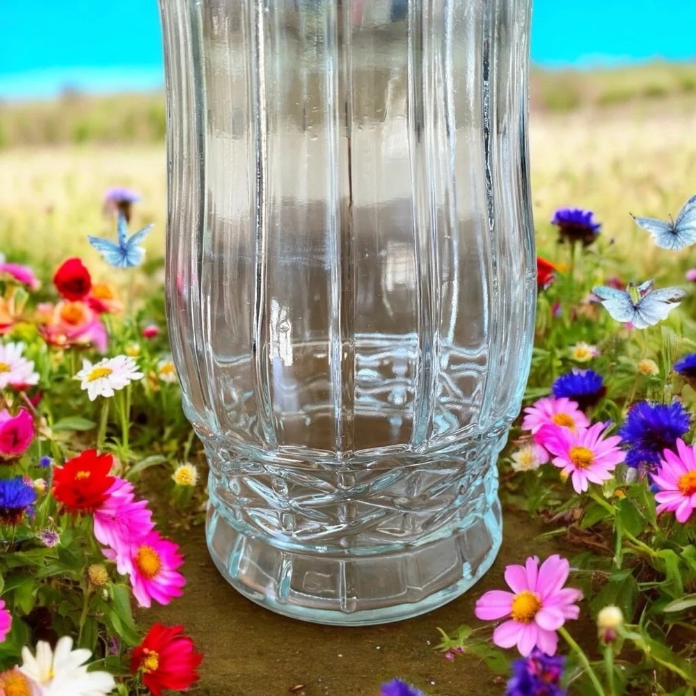 Elegant Vintage Clear Glass Vase by Brody Co. mint condition
